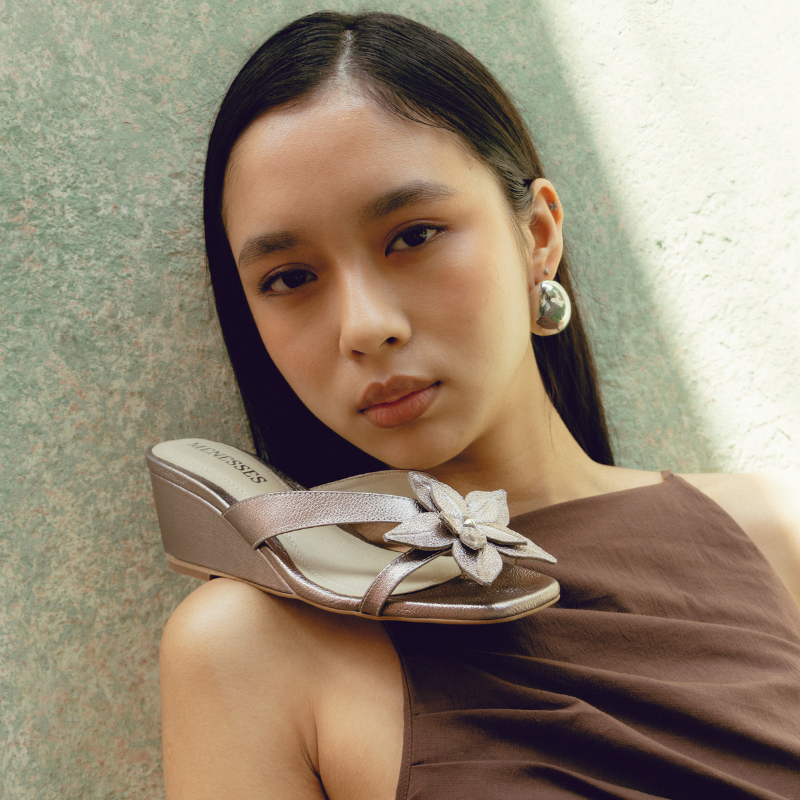 SANDALIA FLOR DE LA CANELA - PLATEADA